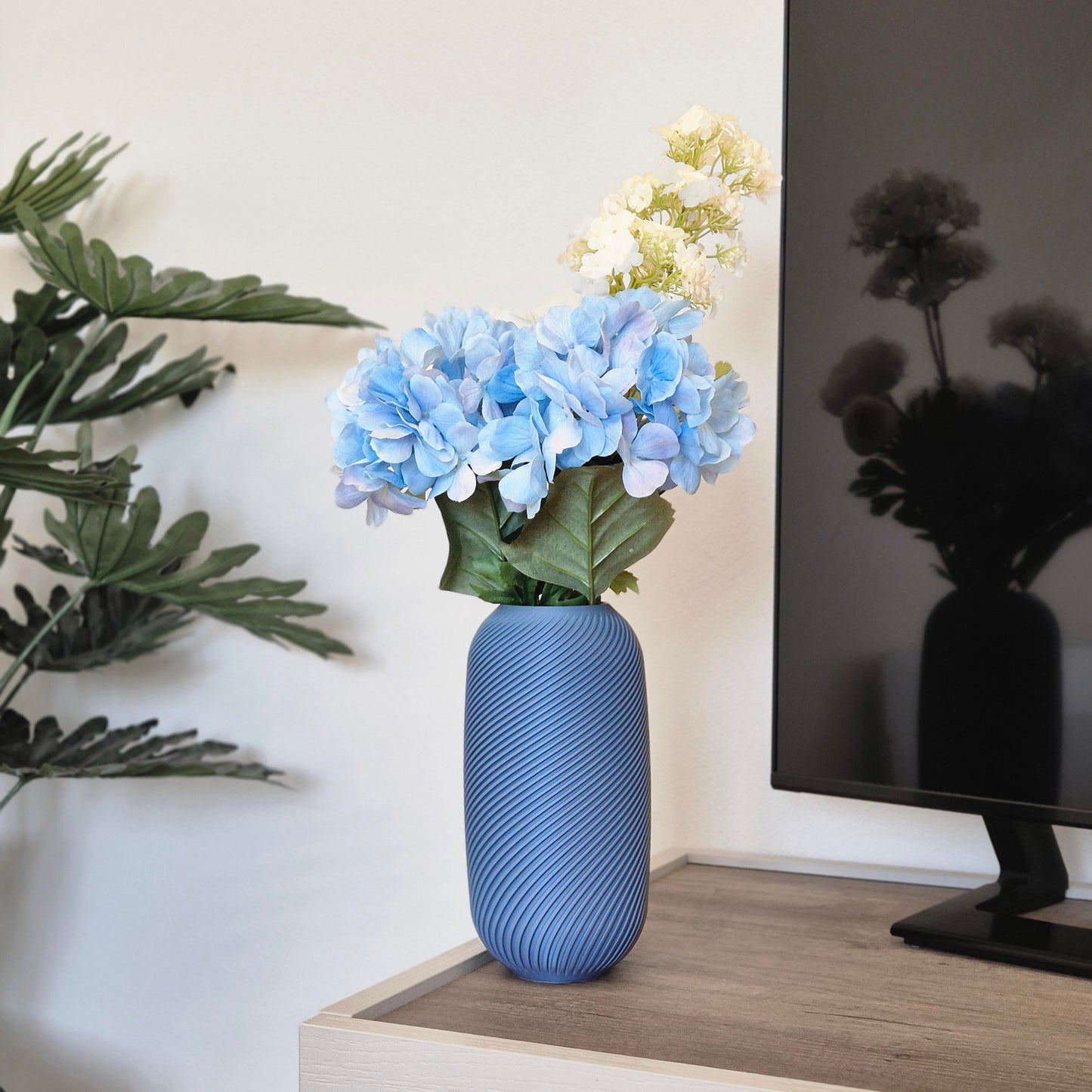 Vaso azzurro per arredamento di case moderne