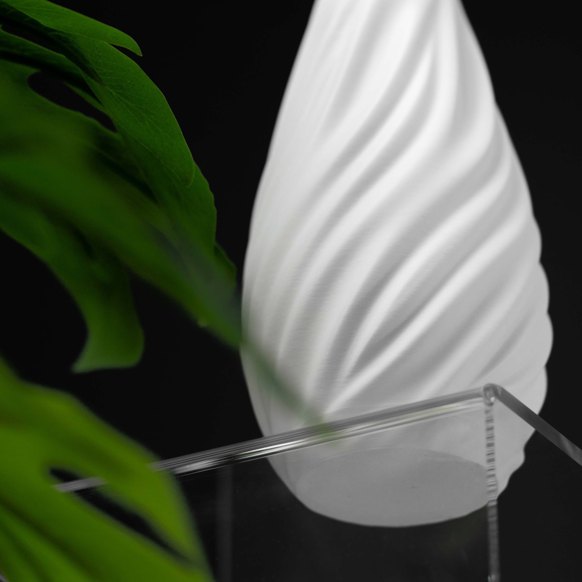 Vaso di design sinuoso in PLA ecologico BIANCO COTONE