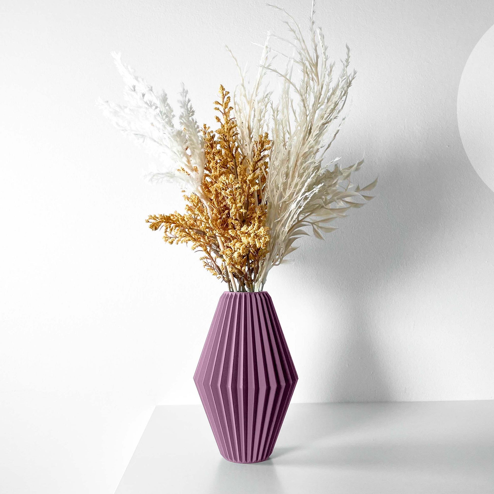 Portafiori porpora per piantine, per l'arredamento moderno della casa