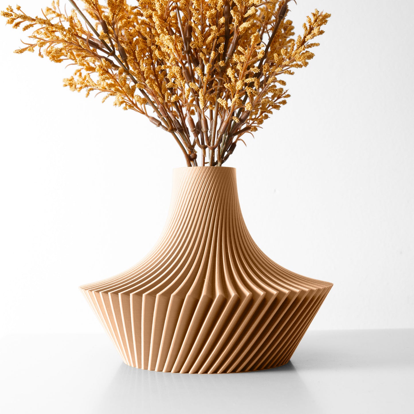 Portafiori beige per l'arredamento di case moderne