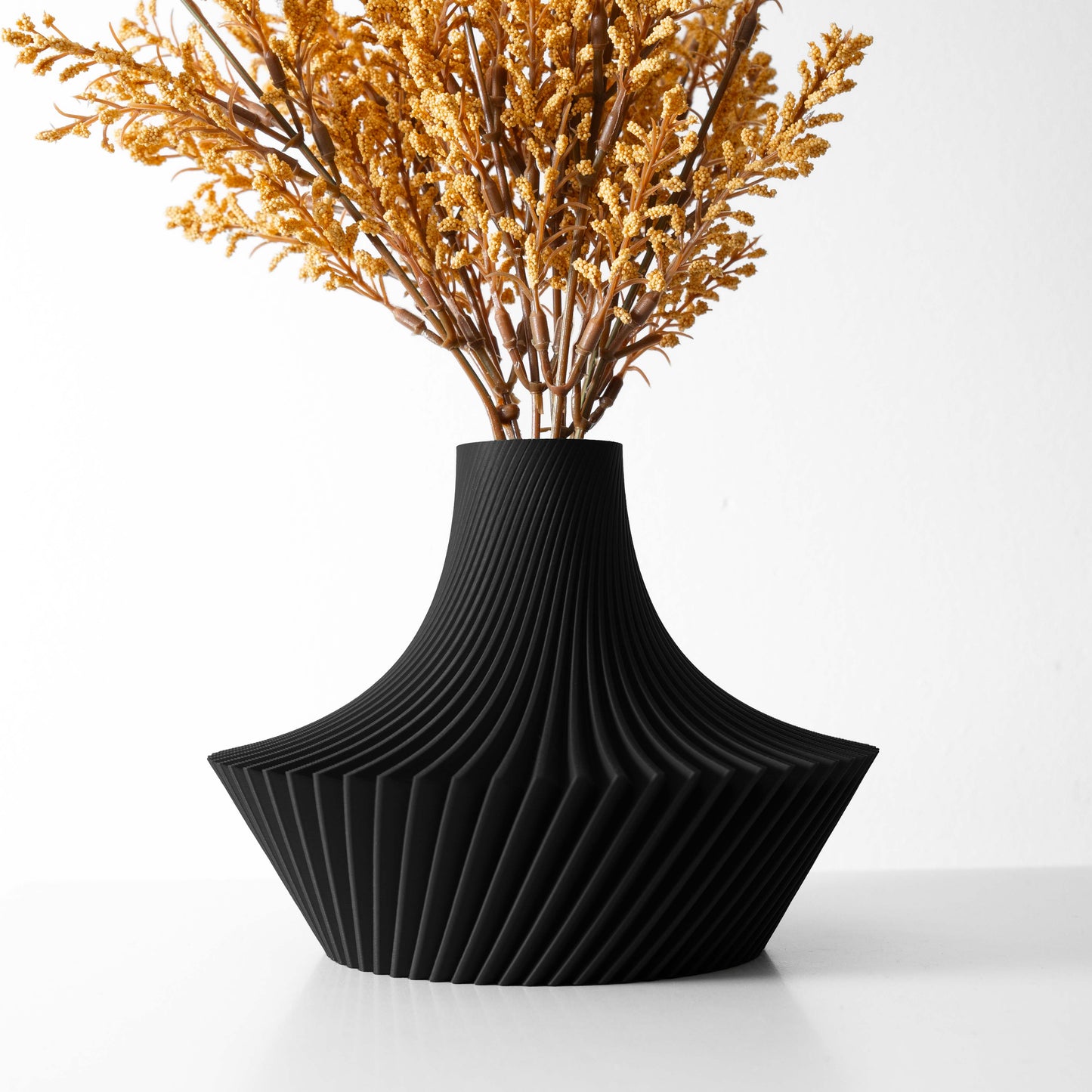 Vaso originale nero per arredare case moderne