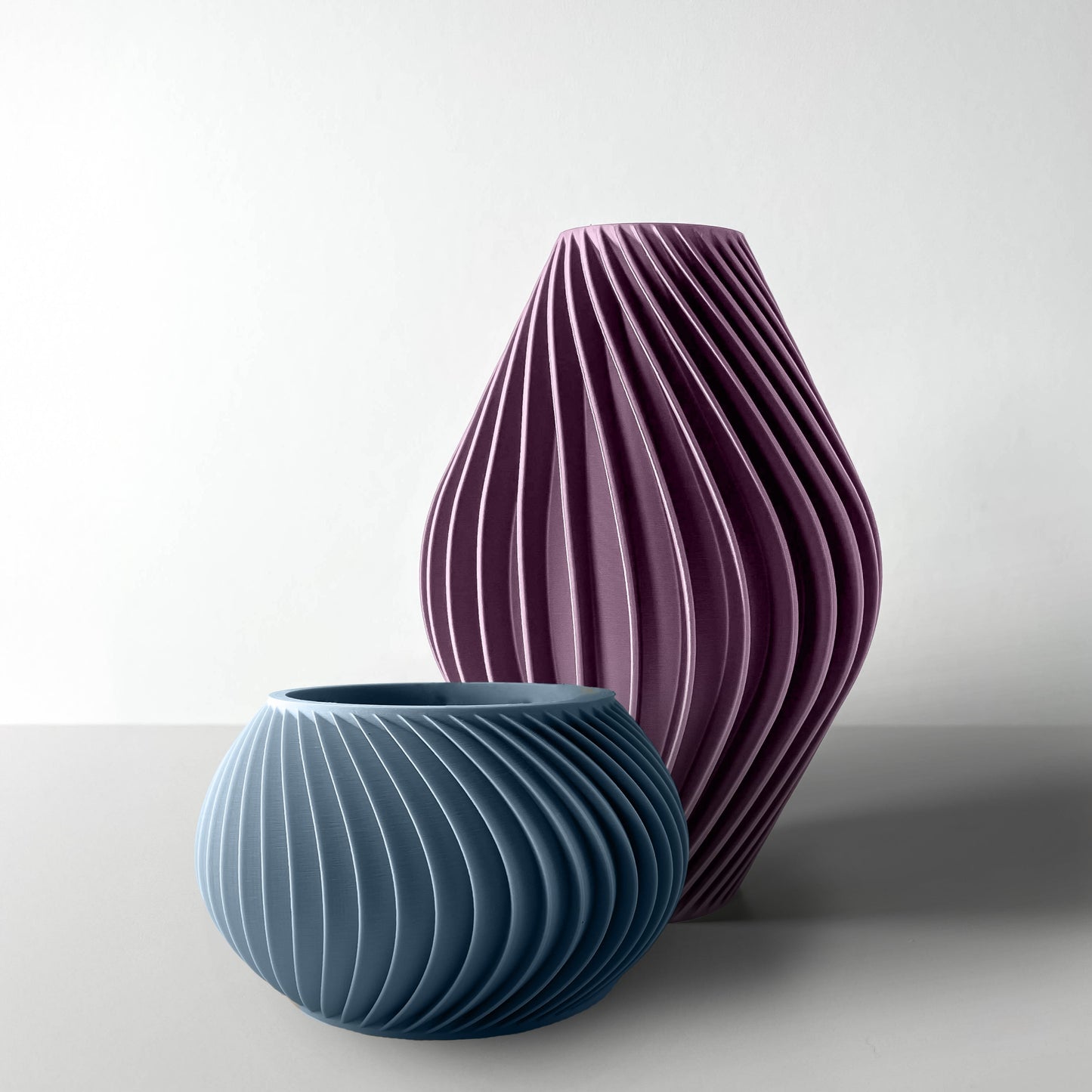 Combinazione Vaso e Portafiori, design sinuoso e ricercato