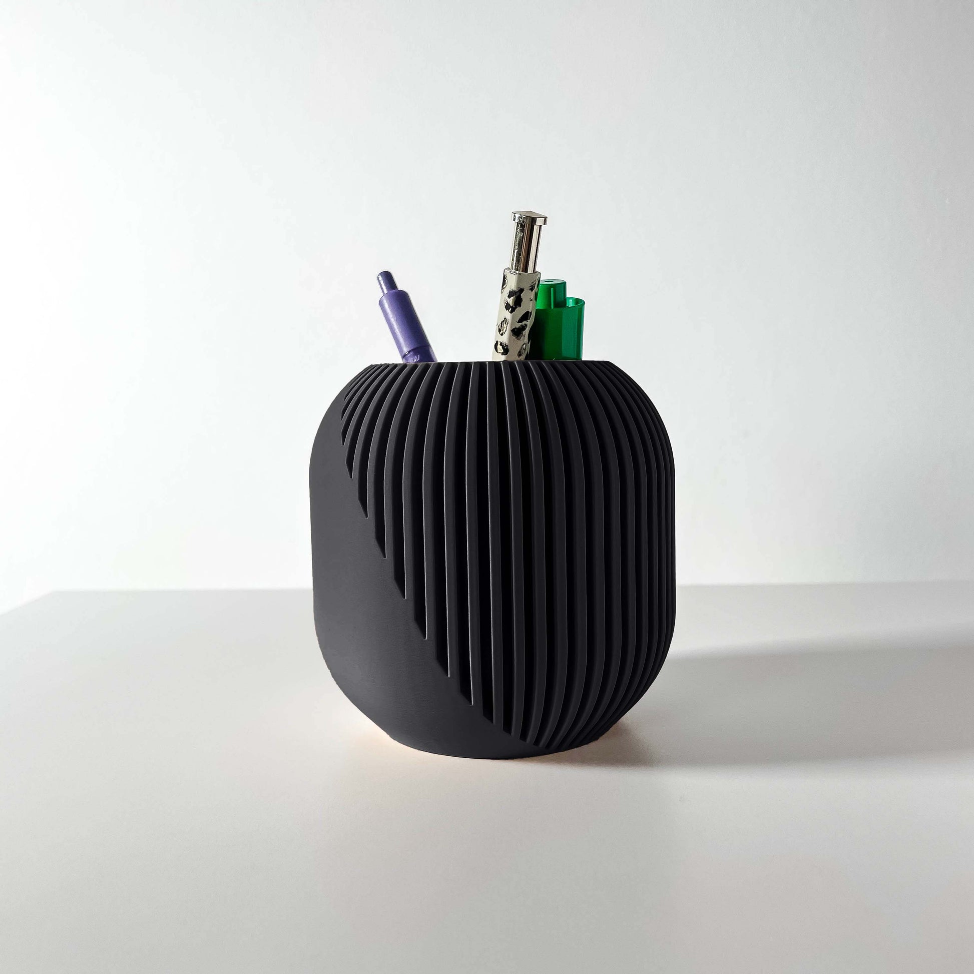 Portapenne moderno nero per l'arredamento con stile del tuo ufficio