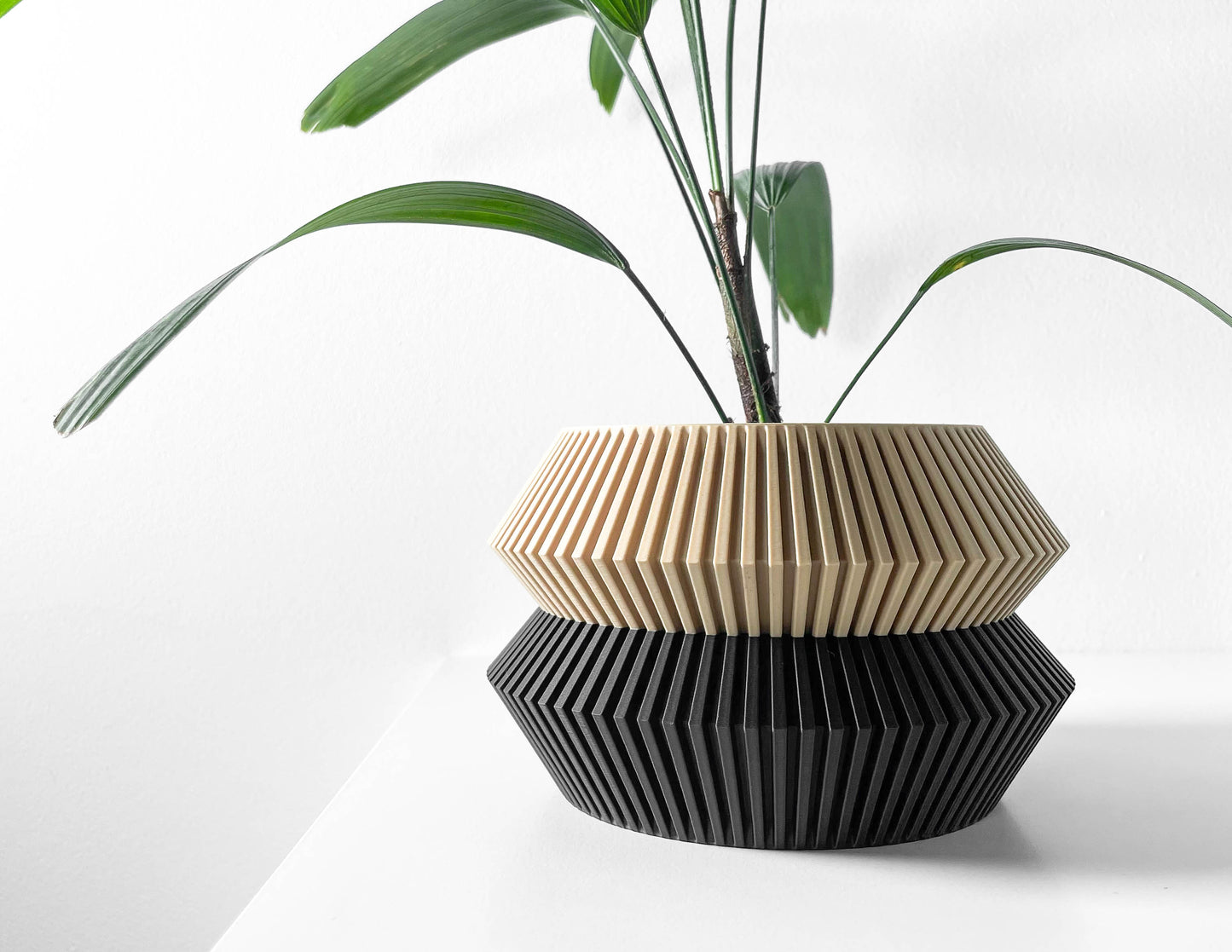Vaso moderno bicolore: nero sotto e beige sopra