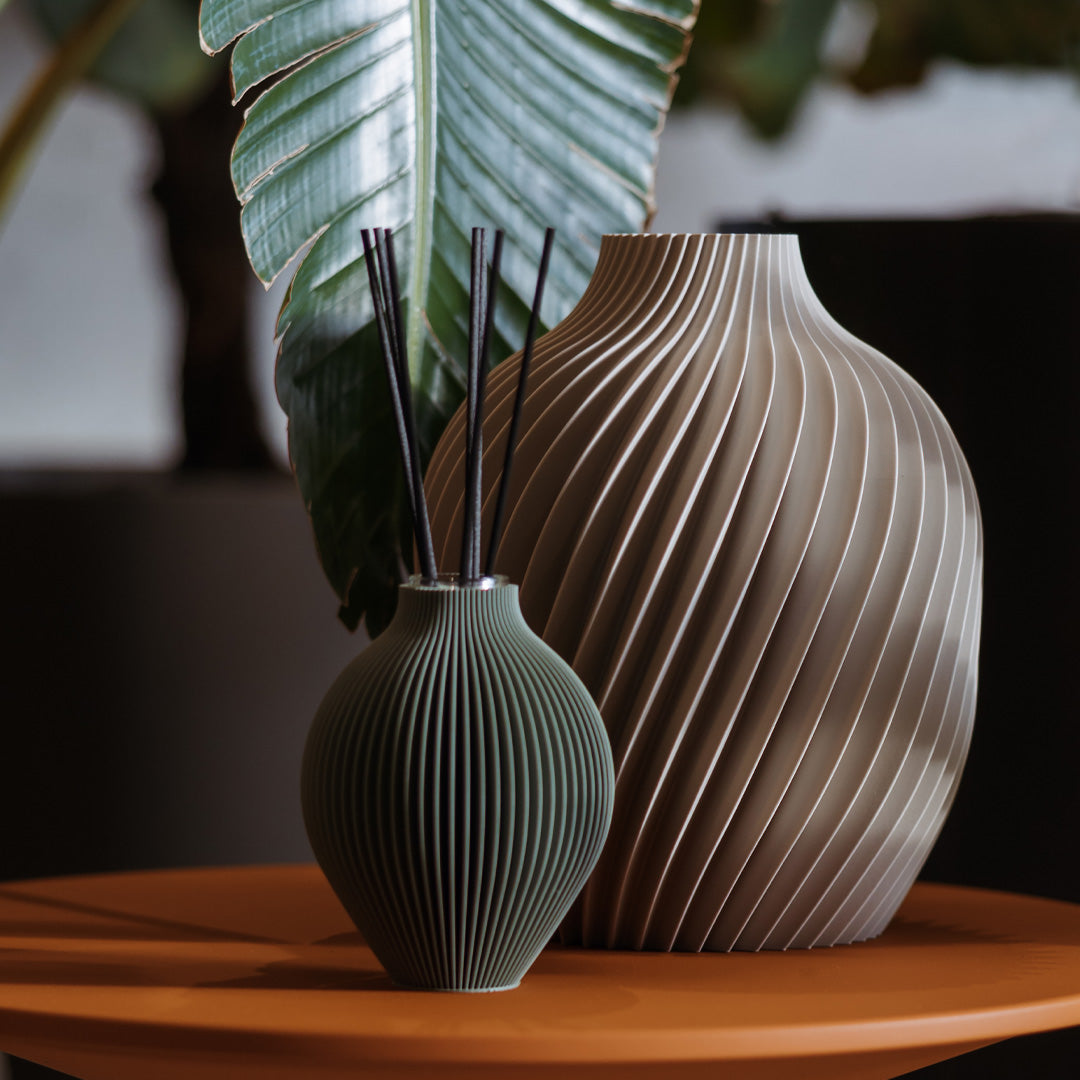 Vaso moderno bianco e portaprofumo verde salvia