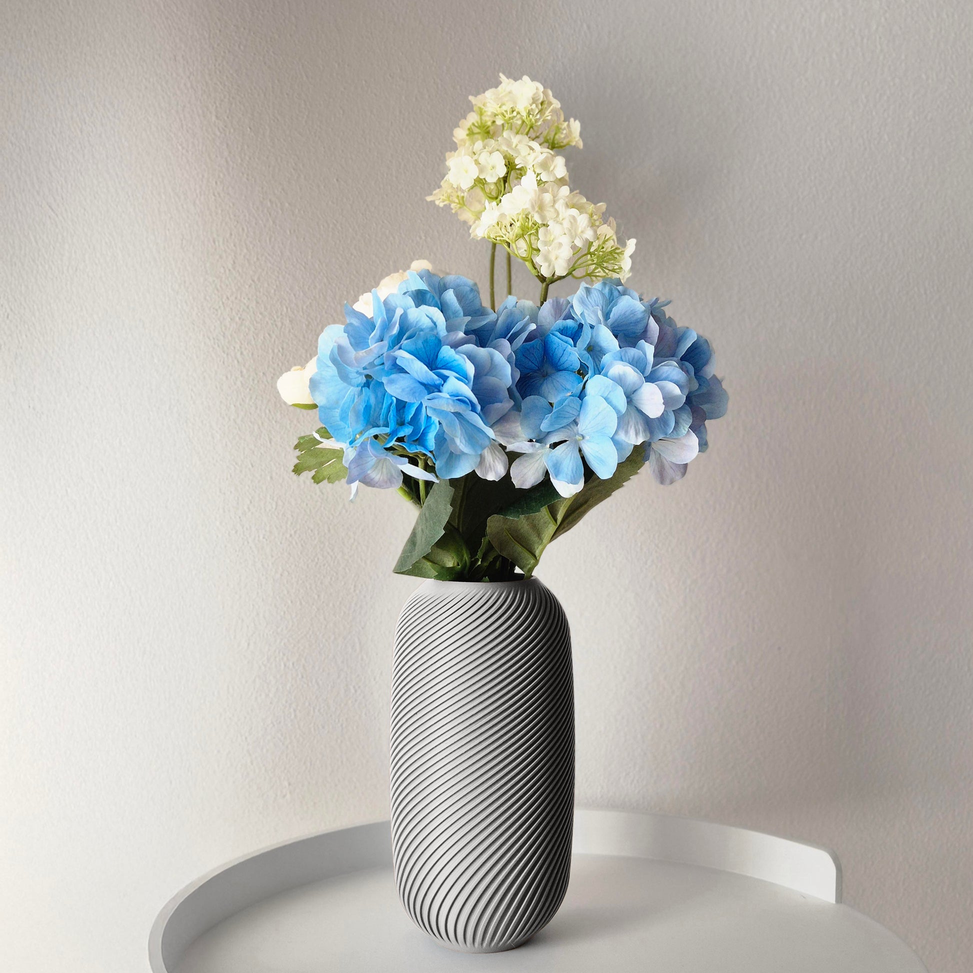 Vaso bianco per arredare case moderne, perfetto per spazi minimal e contemporanei