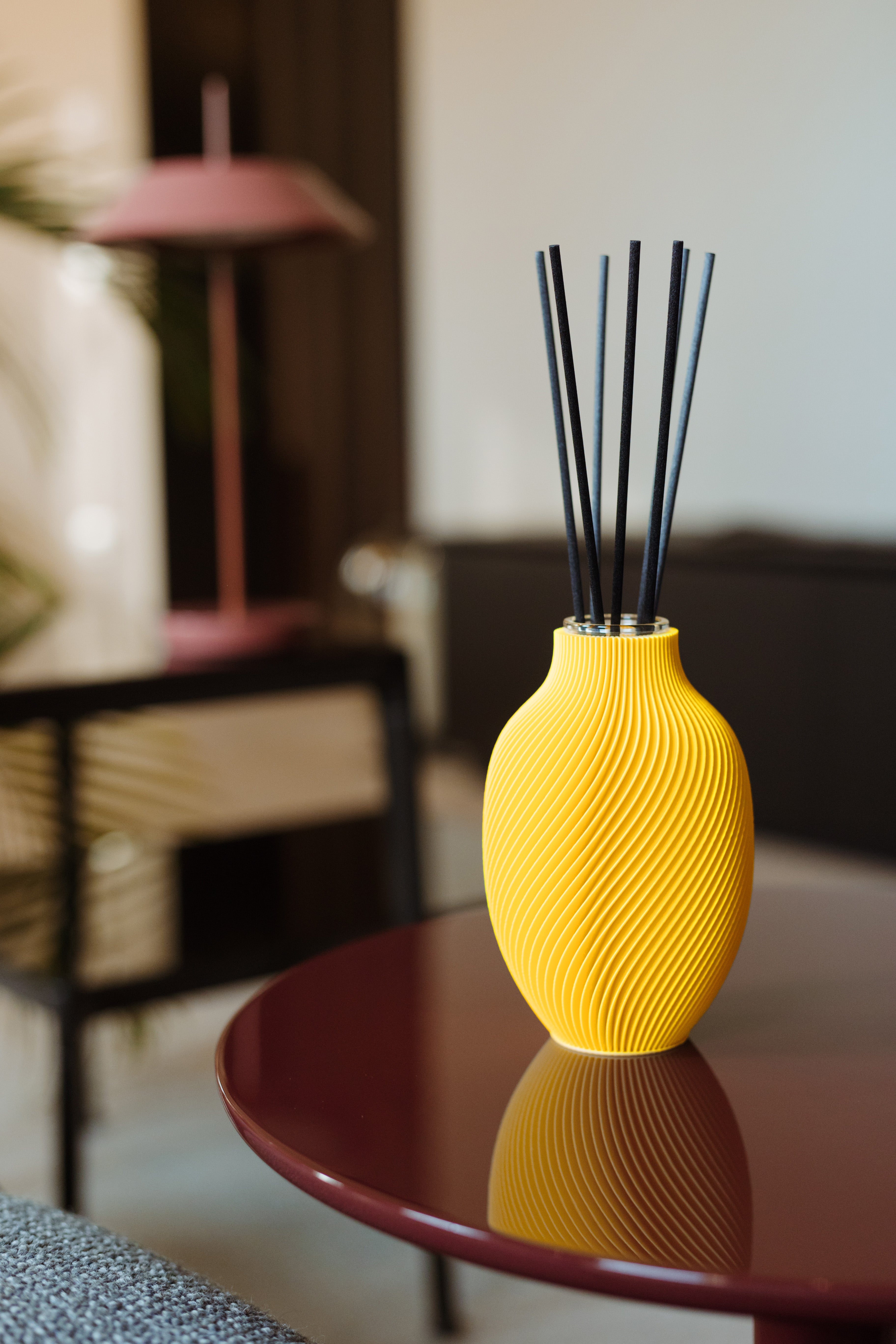 Diffusore di profumo strano particolare giallo fluo